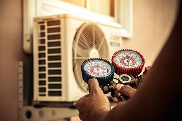 Professional Hvac technician working in Stratford, TX
